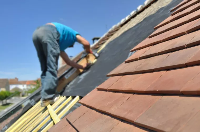Avec quels produits peut-on faire l'étanchéité d'une toiture deux pans ?, Nancy, JNR Étanchéité